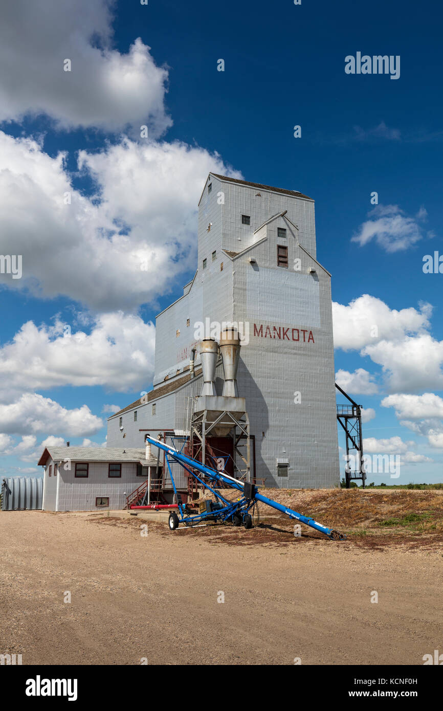 Mankota Grain Elevator in southern Saskatchewan, Canada Stock Photo