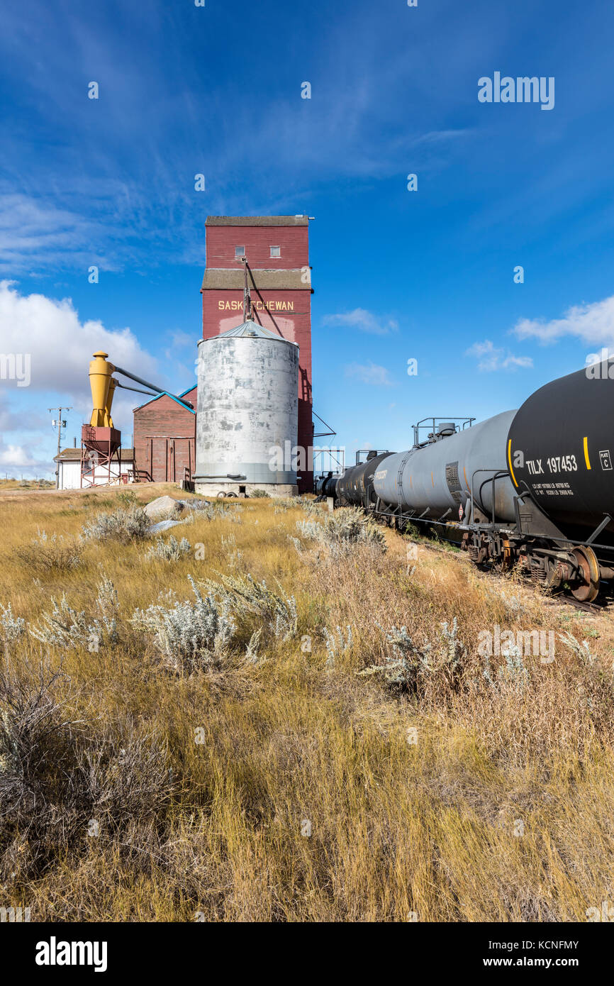 Grain Elevator in Cadillac Saskatchewan, Canada Stock Photo Alamy