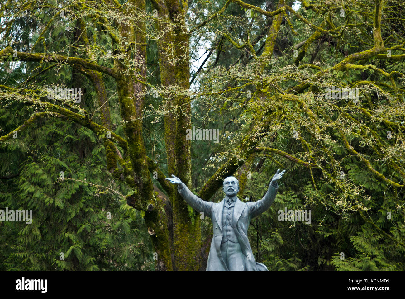 Statue of Lord Stanley at the entrance of Stanley Park in Vancouver ...