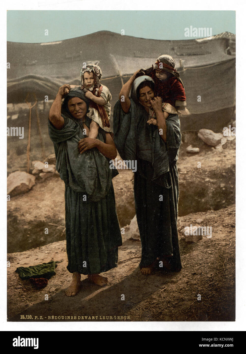 Bedouins children outside tent holy hi-res stock photography and images ...