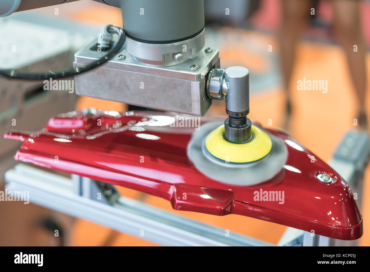 Automatic color polishing machine in auto part making line, production