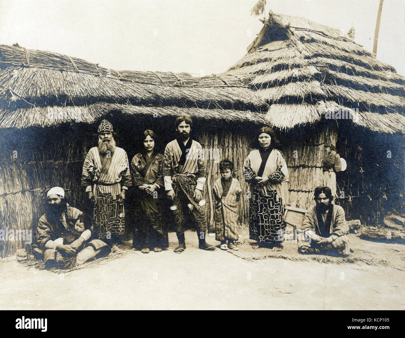 Photo libre de droit de Japonais Homme Vêtu Dun Costume De Lapin banque  d'images et plus d'images libres de droit de Adulte - Adulte, Costume de  lapin, Culture japonaise - iStock