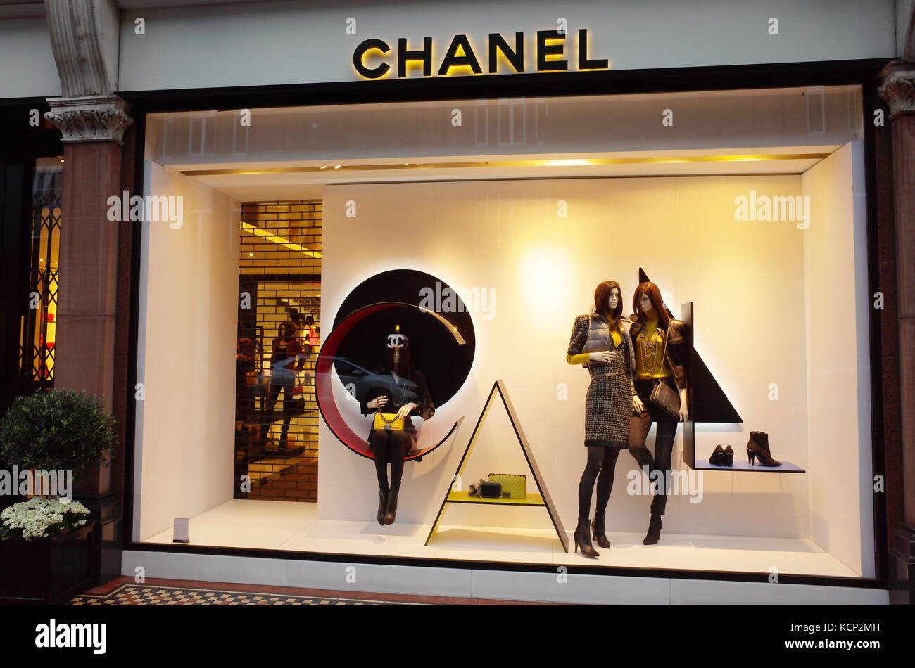 Chanel store on Sloane Street, London, UK Stock Photo - Alamy
