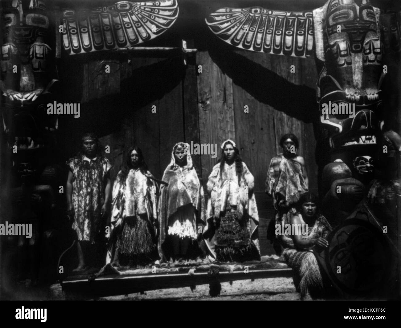 Edward S. Curtis, Kwakiutl bridal group, British Columbia, 1914 Stock Photo