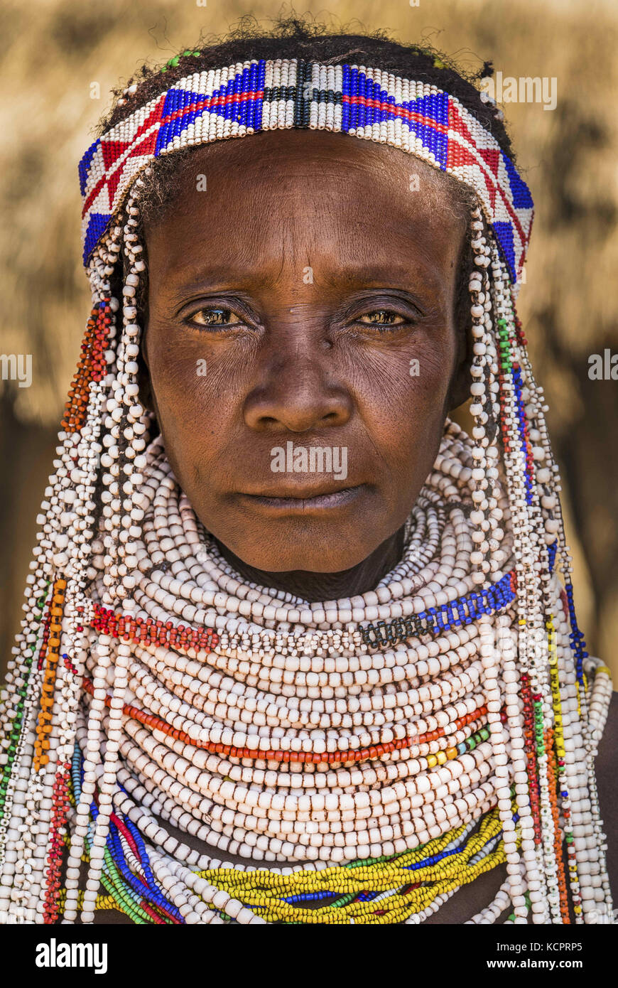 Ангола племена. Женщины из племени. Африканские ангольские племена. Африканское племя с голубыми глазами.