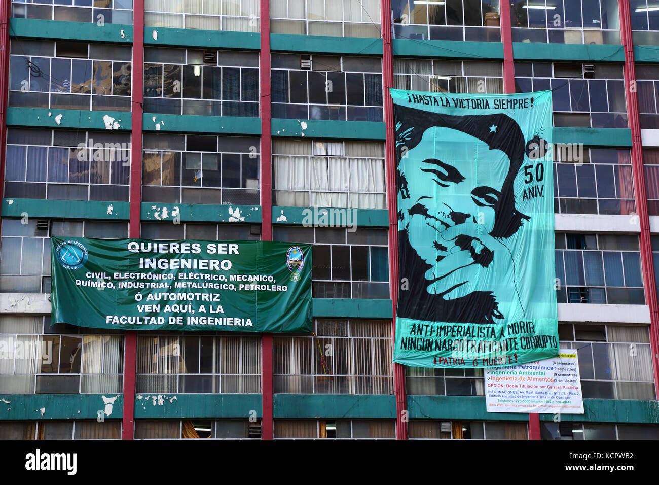 La Paz, Bolivia. 6th Oct, 2017. A banner to commemorate the 50th anniversary of Che Guevara's death hangs on the UMSA University Engineering Faculty building in La Paz city centre. Che was killed by Bolivian troops in La Higuera on 9th OCtober 1967; the government and social movements will be holding various events on that date at the location. Credit: James Brunker/Alamy Live News Stock Photo