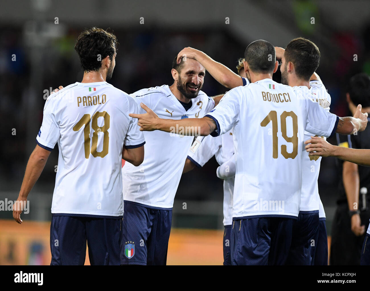 Turin, Italy. 6th Oct, 2017. Giorgio Chiellini (2nd L) of Italy celebrates with teammates after scoring during the FIFA 2018 World Cup Qualifier match between Italy and Macedonia in Turin, Italy, on Oct. 6, 2017. The game ended with a 1-1 draw. Credit: Alberto Lingria/Xinhua/Alamy Live News Stock Photo