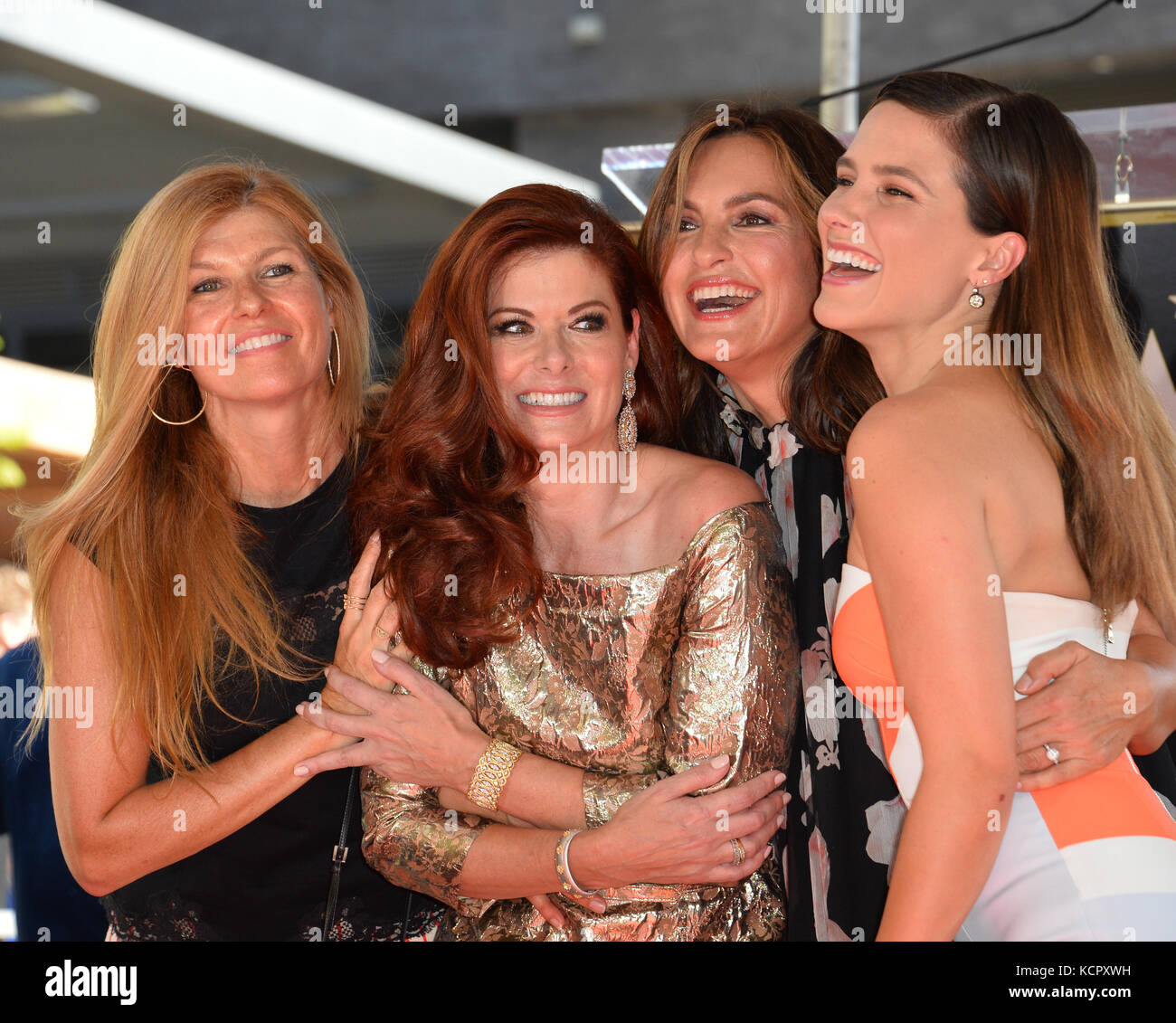 Hollywood, USA. 6th Oct, 2017. Connie Britton, Debra Messing, Mariska