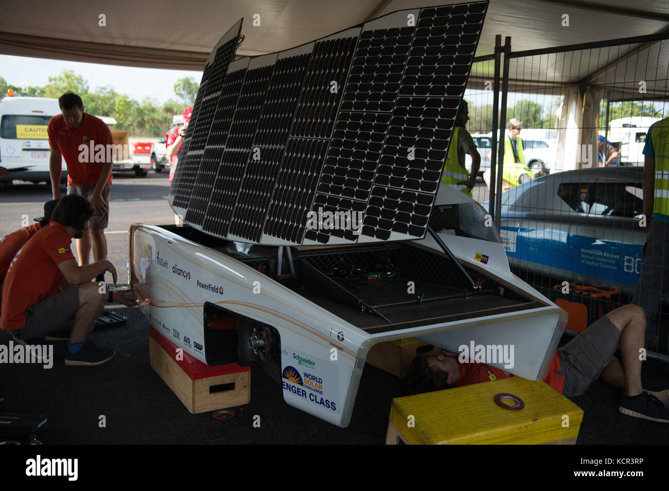 Darwin, Australia. 7th Oct, 2017. 'Stichting Zenith Innovation' of the Netherlands prepares their solar car 'Nuna9' for the time trial of the 2017 World Solar Challenge in Darwin, Australia, on Oct. 7, 2017. Credit: Xu Haijing/Xinhua/Alamy Live News Stock Photo
