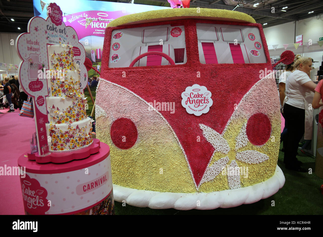 London, UK. 07th Oct, 2017. The Cake and bake show in London excel attracted thousands of