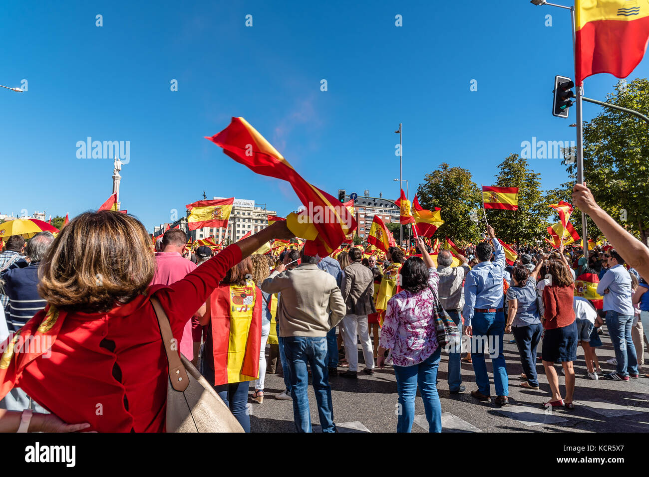 Madrid, Spain. 7th Oct, 2017. Large numbers of people in Madrid, Spain's capital, for an anti-separatist demonstration. The Spanish flag has become more visible in Spain, as people have responded to the call to stop Catalan separatism. Juan Jimenez/Alamy Live News Stock Photo