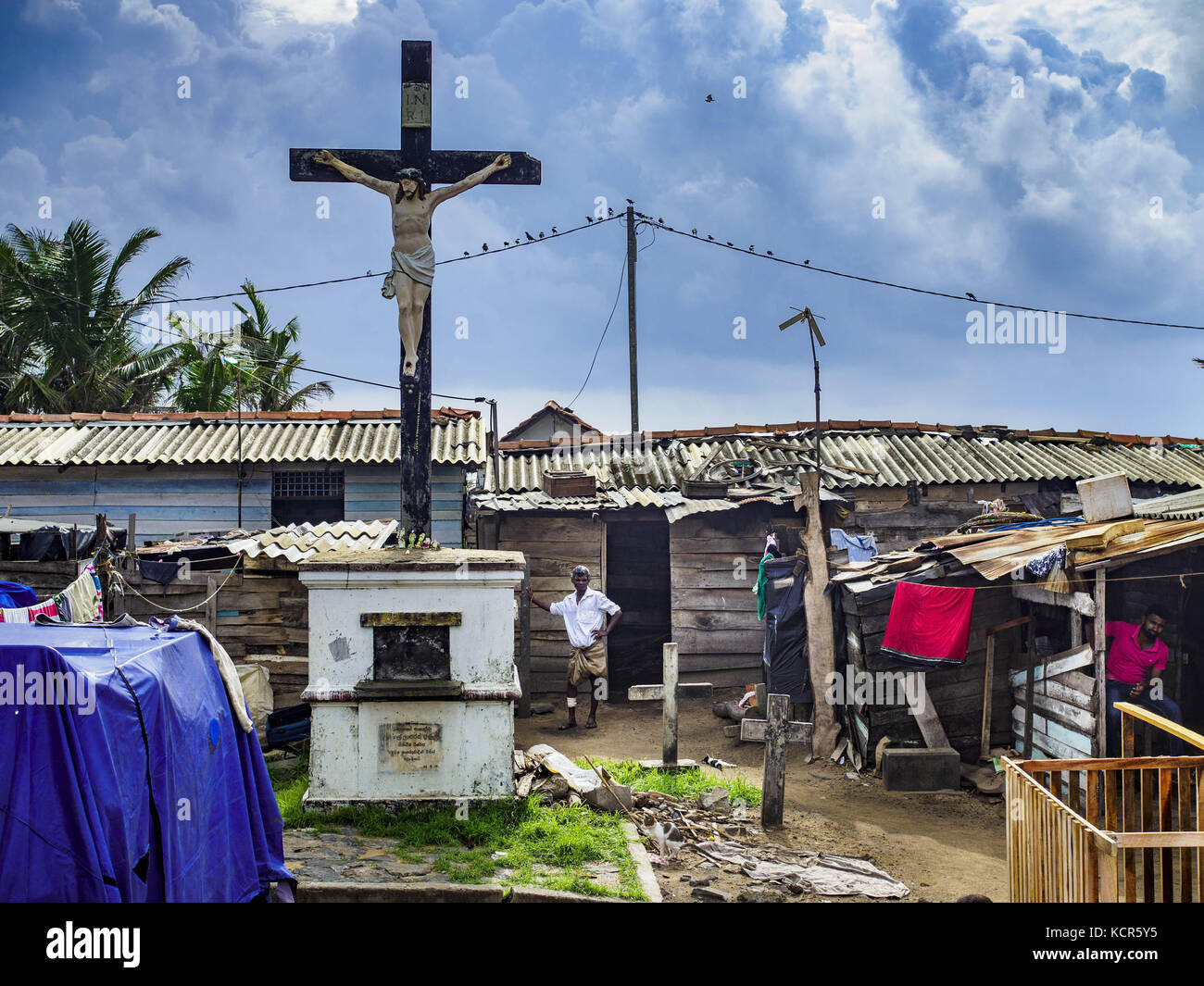 Koralawella, Western Province, Sri Lanka. 7th Oct, 2017. A crucifix in a Catholic fishing village about 40 minutes south of Colombo. Fishing is an important economic activity for many of the people in coastal Sri Lanka. The crosses next to the crucifix mark the graves of people killed in the 2004 Boxing Day Tsunami. Credit: Jack Kurtz/ZUMA Wire/Alamy Live News Stock Photo