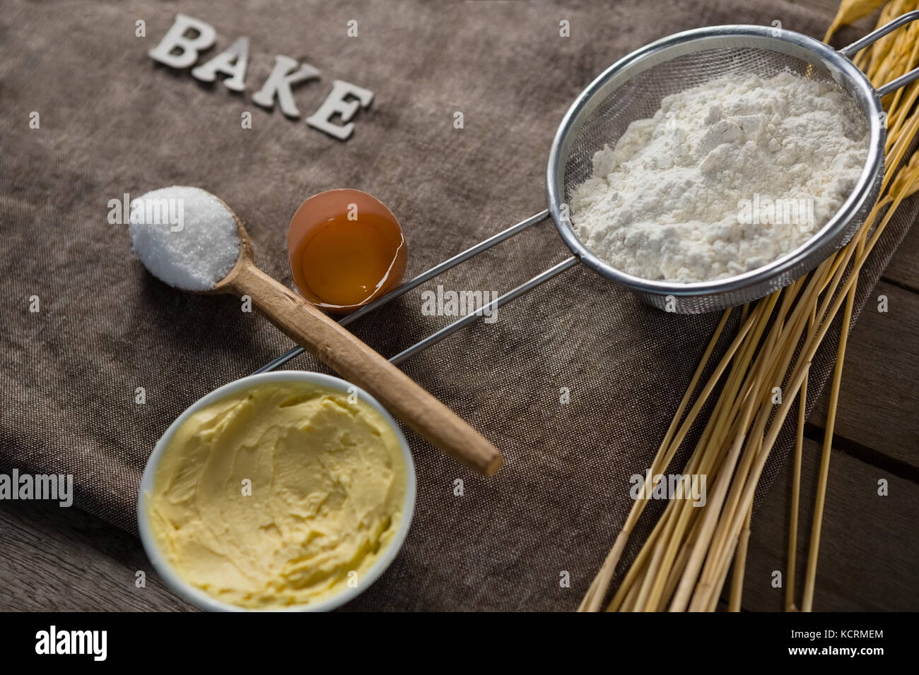 Flour Sieve Stock Photos & Flour Sieve Stock Images Alamy