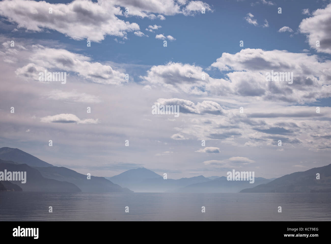 Beautiful mountain range lake hi-res stock photography and images - Alamy