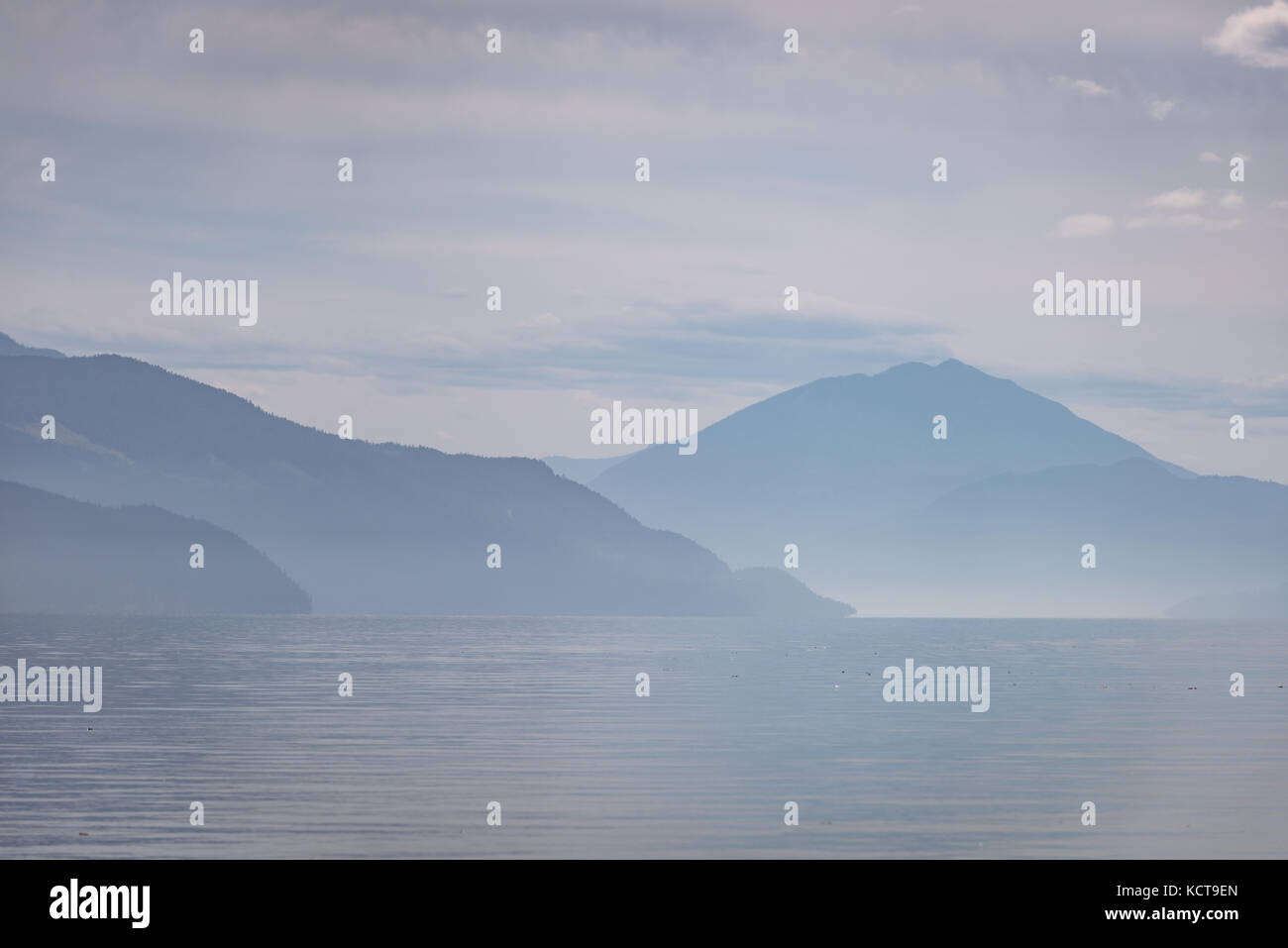 Beautiful lake view mountain hi-res stock photography and images - Alamy