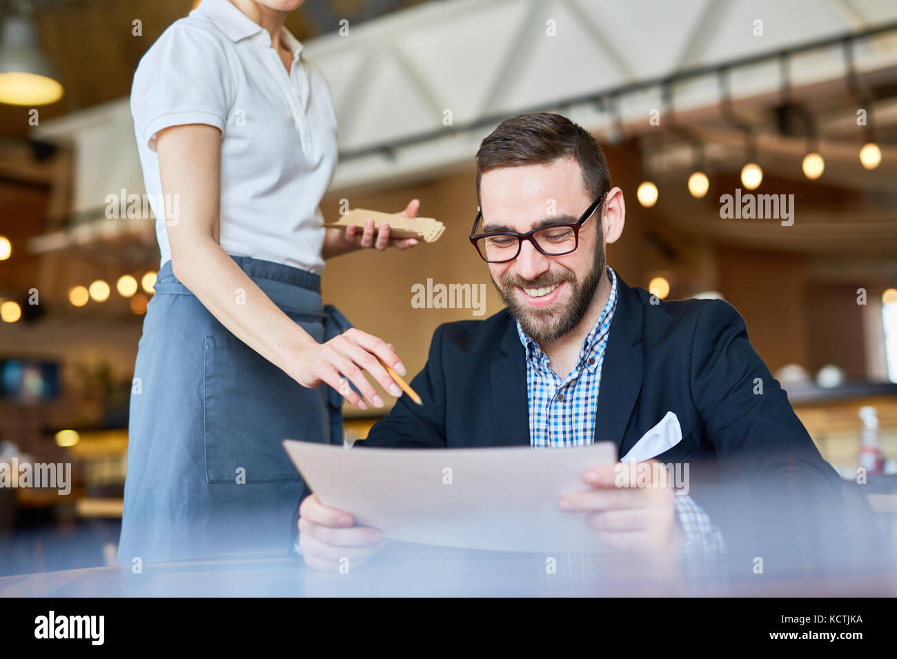 Guest service agent hi-res stock photography and images - Alamy