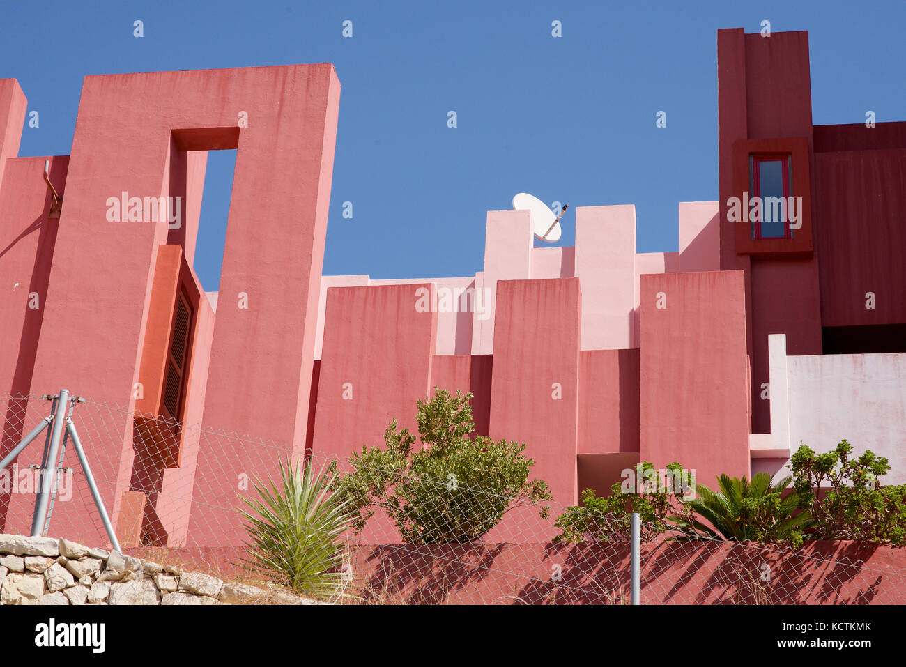 The La Muralla Roja building in Calpe, Alicante Province, Spain Stock Photo