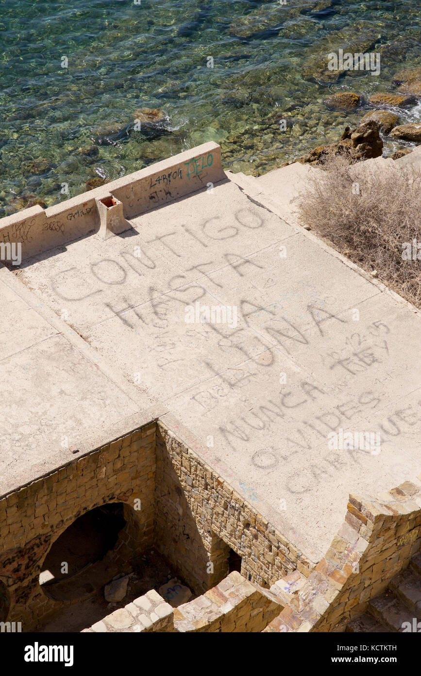 Message on a seaside structure roof in Spanish Stock Photo Alamy
