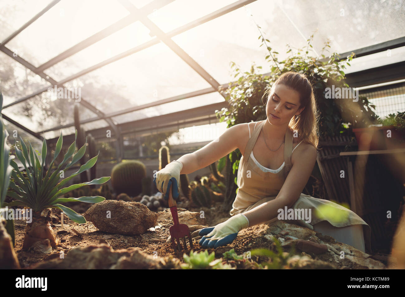 Female garden center worker hi-res stock photography and images - Alamy