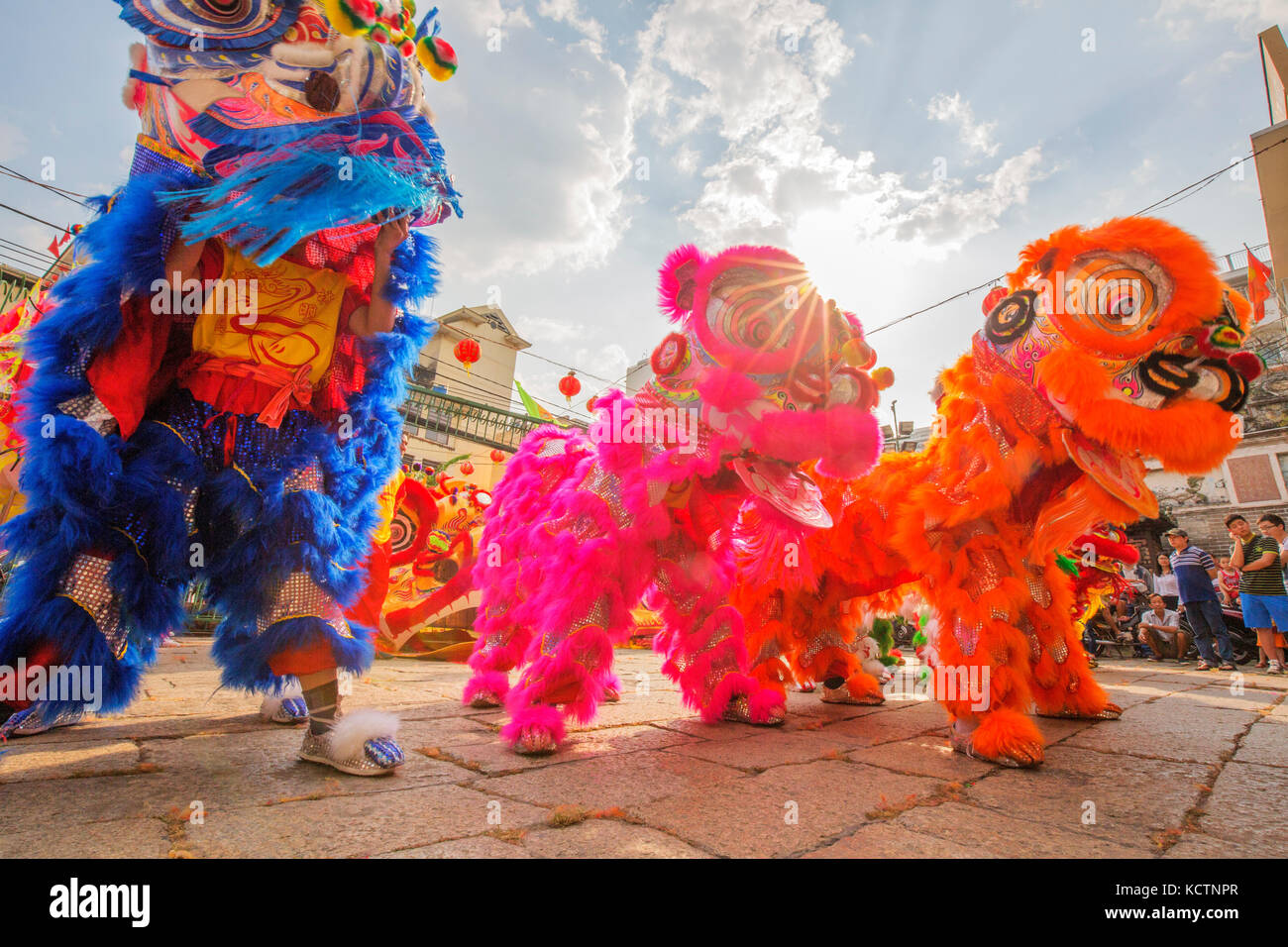 Dragon dance hi-res stock photography and images - Alamy