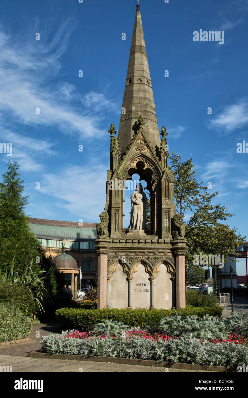 Statue of Queen Victoria in 1887 to commemorate the Golden Jubilee,Station Square,Harrogate,North Yorkshire,England,UK. Stock Photo