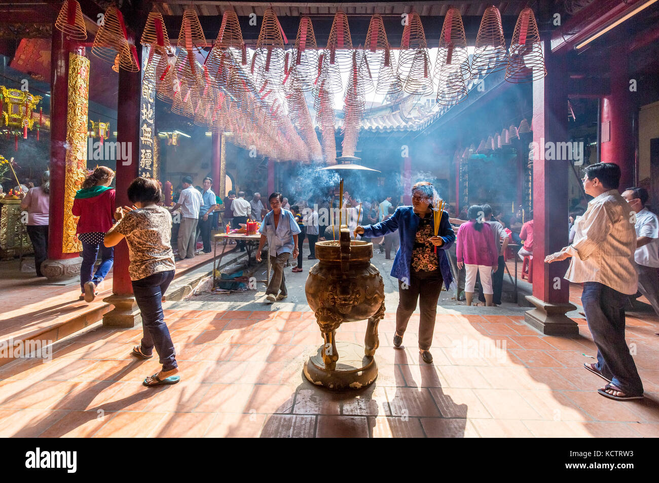 Vietnam thien hau temple hi-res stock photography and images - Alamy