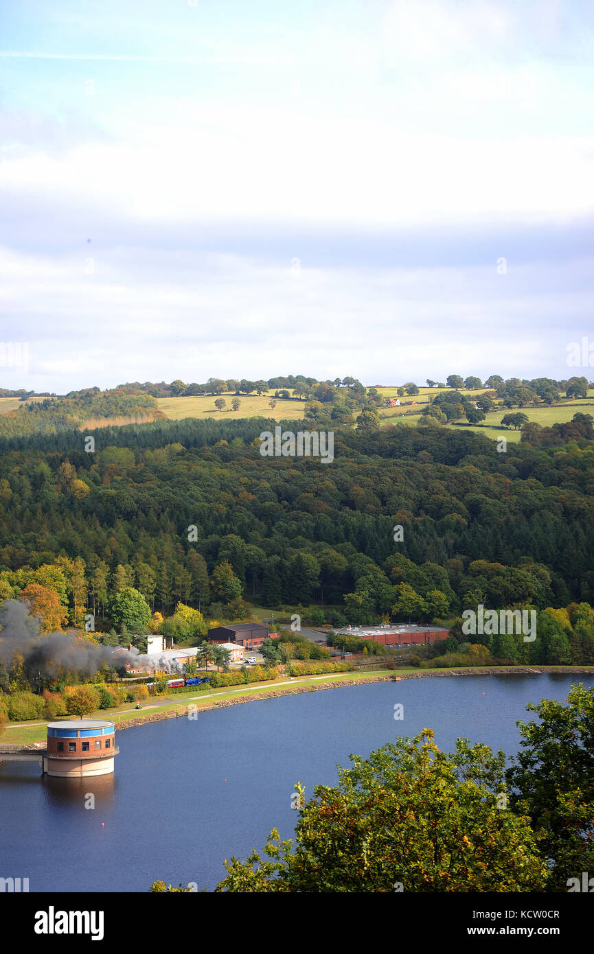 828 passes Trimpley Reservoir with a Kidderminster bound train. Severn