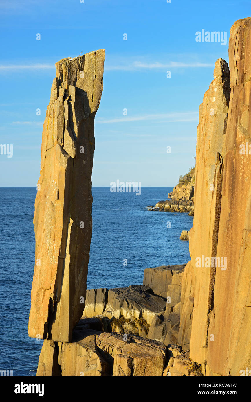 The 'Balancing Rock' on  St. Mary's Bay, Near Tiverton on Long Island on the Digby Neck, Nova Scotia, Canada Stock Photo