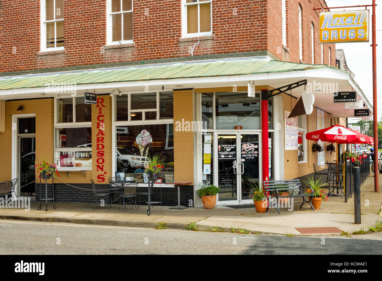 Richardsons Cafe, 12 Church Street, Mathews, Virginia Stock Photo Alamy