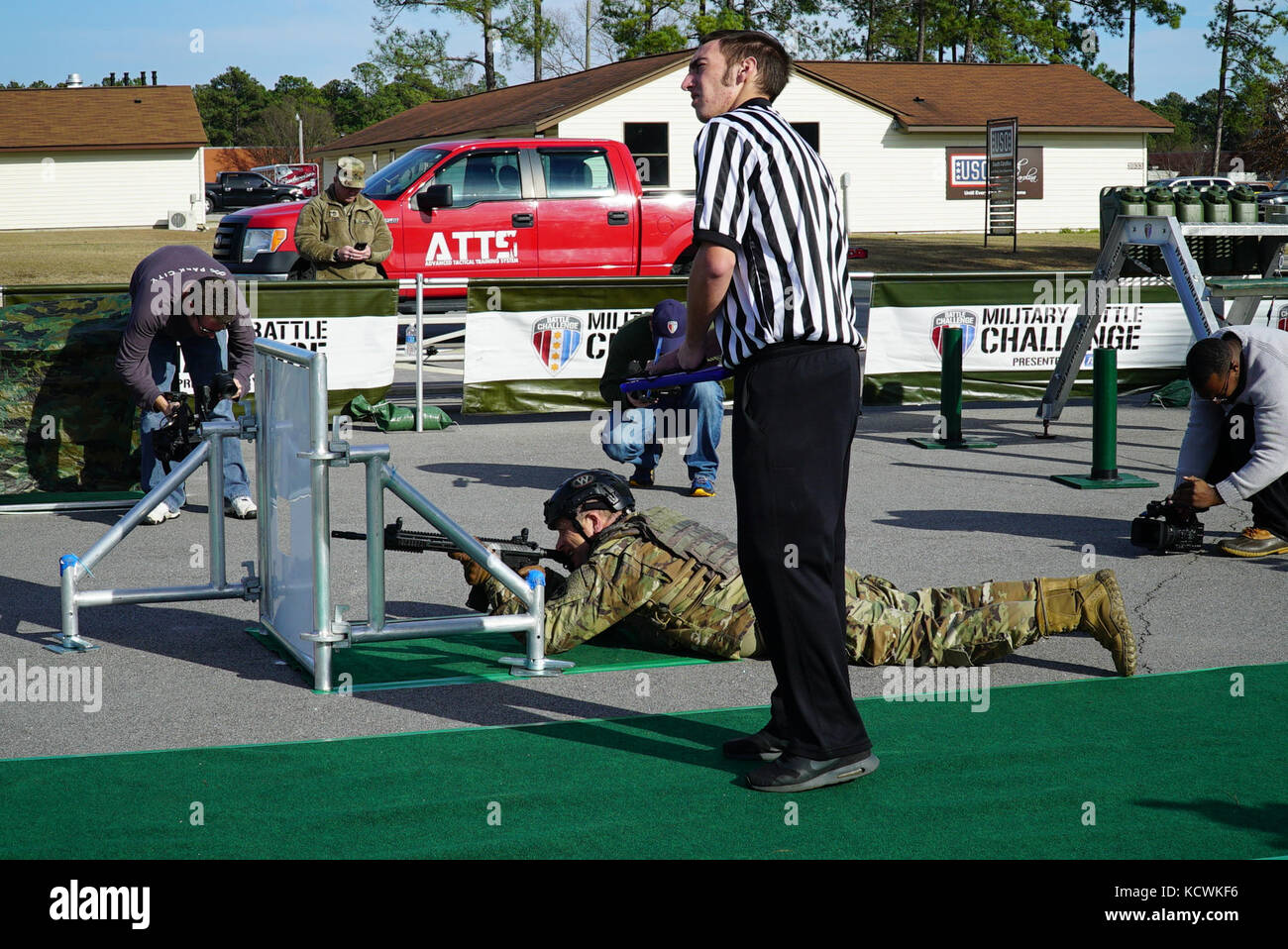 U.S. Army Maj. Gen. Robert E. Livingston, Jr., Adjutant General for South Carolina, competes in the “Battle Challenge” mobile obstacle course at McCrady Training Center in Eastover, South Carolina, Jan. 27, 2017. The Battle Challenge requires participants to perform nine tasks under pressure of time, including a cargo net climb, a knotted rope descent, wall surmount, ammunition resupply, low crawl, gas can carry, marksmanship tasks, and a service member-down rescue. (U.S. Army National Guard photo by Capt. Brian Hare) Stock Photo