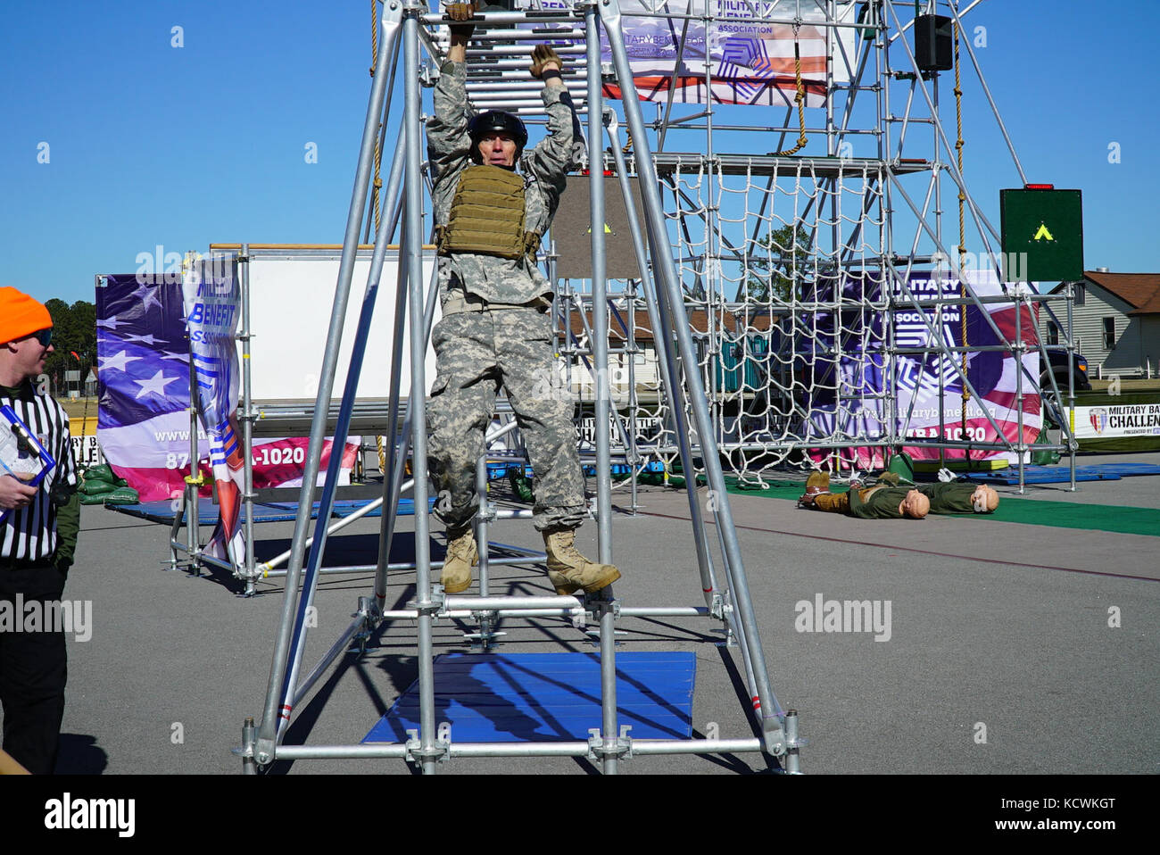 South Carolina State Guard Command Sgt. Maj. Clinton Parnell, Jr. competes in the “Battle Challenge” mobile obstacle course at McCrady Training Center in Eastover, South Carolina, Jan. 28, 2017. The Battle Challenge requires participants to perform nine tasks under pressure of time, including a cargo net climb, a knotted rope descent, wall surmount, ammunition resupply, low crawl, gas can carry, marksmanship tasks, and a service member-down rescue. (U.S. Army National Guard photo by Capt. Brian Hare) Stock Photo