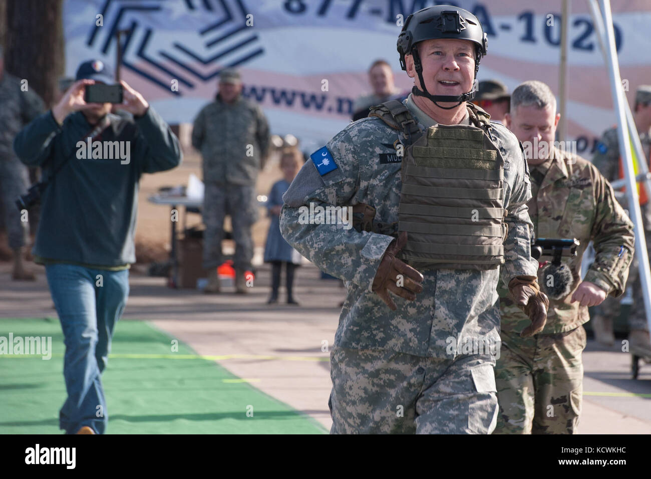 South Carolina State Guard Maj. Gen. Thomas S. Mullikin, commander of the South Carolina State Guard, competes in the “Battle Challenge” mobile obstacle course at McCrady Training Center in Eastover, South Carolina, Jan. 28, 2017. The Battle Challenge requires participants to perform nine tasks under pressure of time, including a cargo net climb, a knotted rope descent, wall surmount, ammunition resupply, low crawl, gas can carry, marksmanship tasks, and a service member-down rescue. (U.S. Army National Guard photo by Staff Sgt. Kevin Pickering) Stock Photo