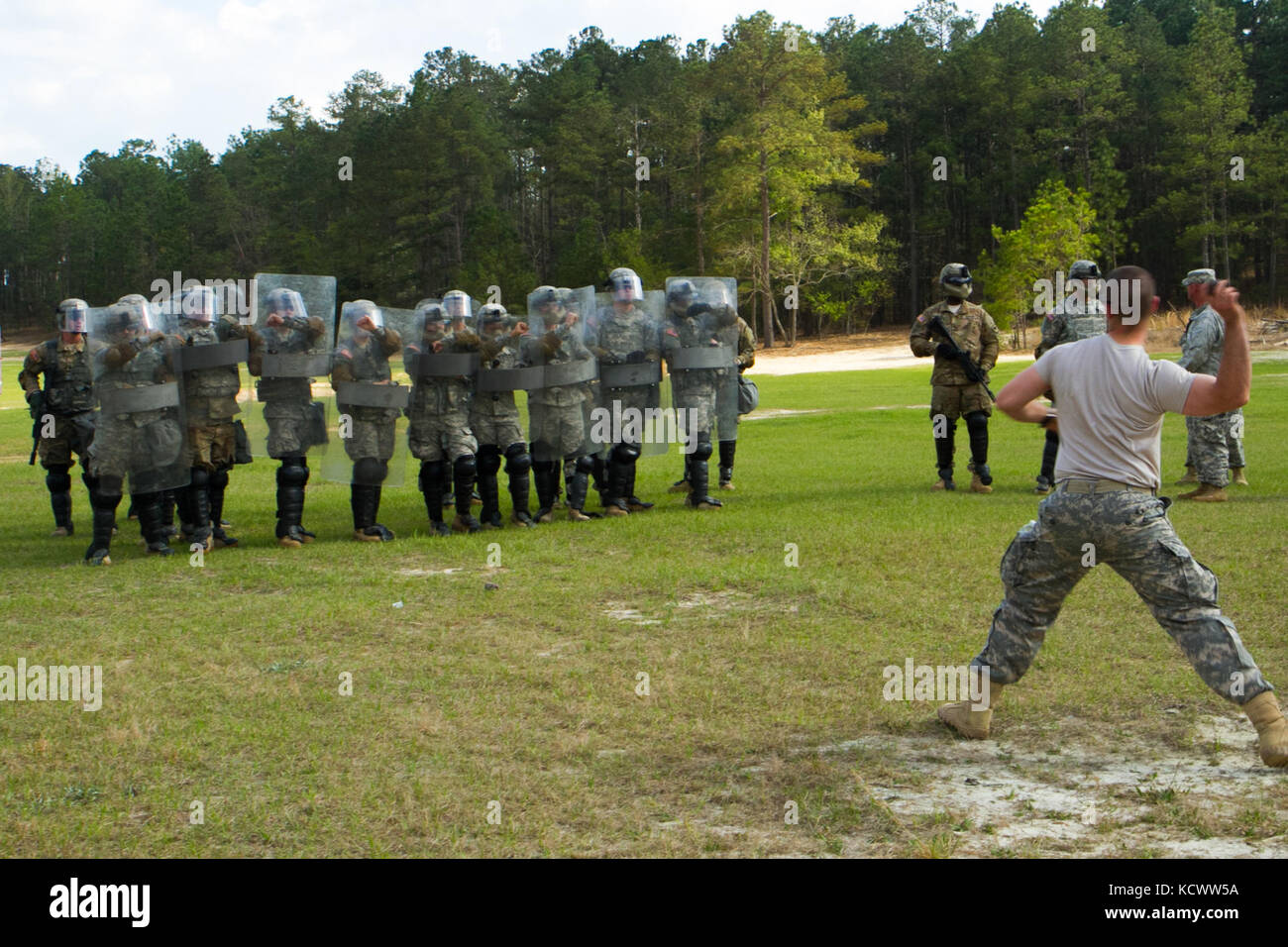 Shoot don’t shoot training hi-res stock photography and images - Alamy