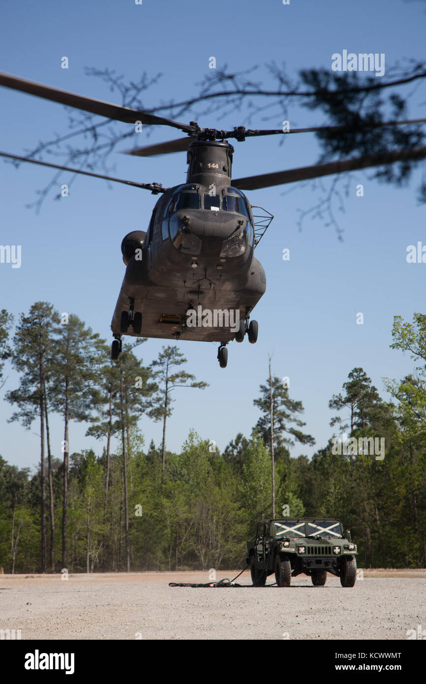 South Carolina Army National Guard Soldiers with Detachment 1, Company B, 2-238th Aviation Battalion, conduct sling-load training with the CH-47D Chinook at Clarks Hill Training Site in Plum Branch, South Carolina, April 2, 2016.  (U.S. Army National Guard Photo by Capt. Brian Hare/Released) Stock Photo