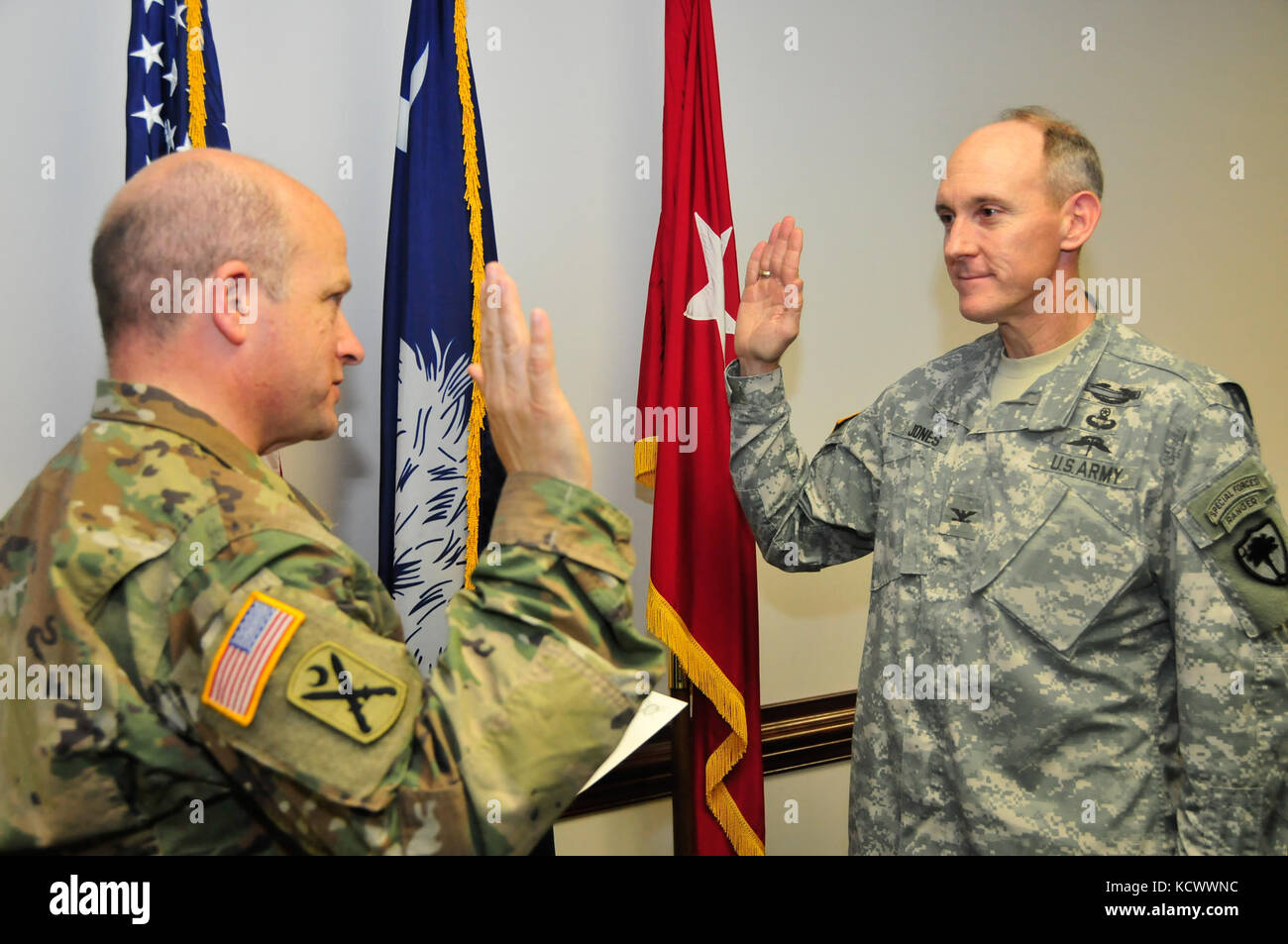 U.S. Army Maj. Gen. Robert R. Livingston, Jr. Adjutant General for South Carolina swears in U.S.Army Col. Barry G. Jones as the new Inspector General for South Carolina at the Ajutant Generals Complex Columbia S.c.,  April 7, 2016. Jones was most recently an instructor at the Air War College at Maxwell Air Force Base. (U.S. Army National Guard Photo by 2nd Lt. Tracci Dorgan-Bandy/Released) Stock Photo