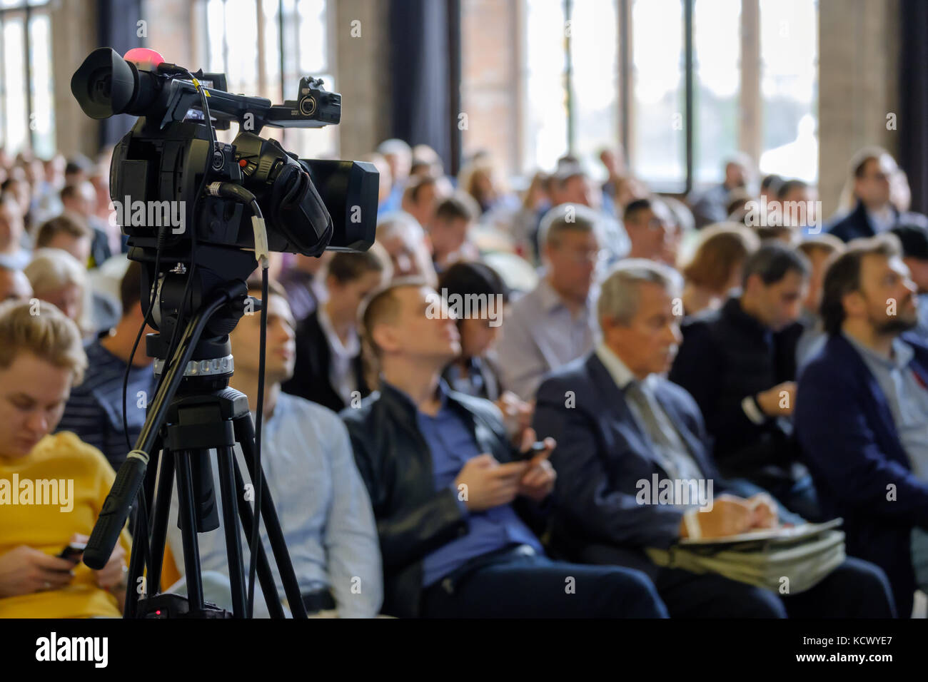 Audience listens to the lecturer Stock Photo - Alamy