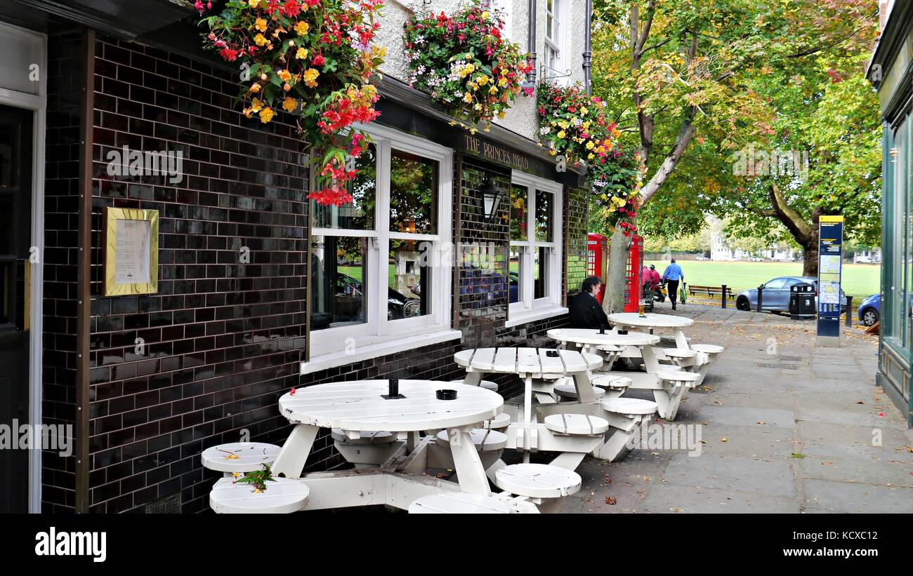 The Princes Head Public House on the green Richmond upon Thames Stock Photo