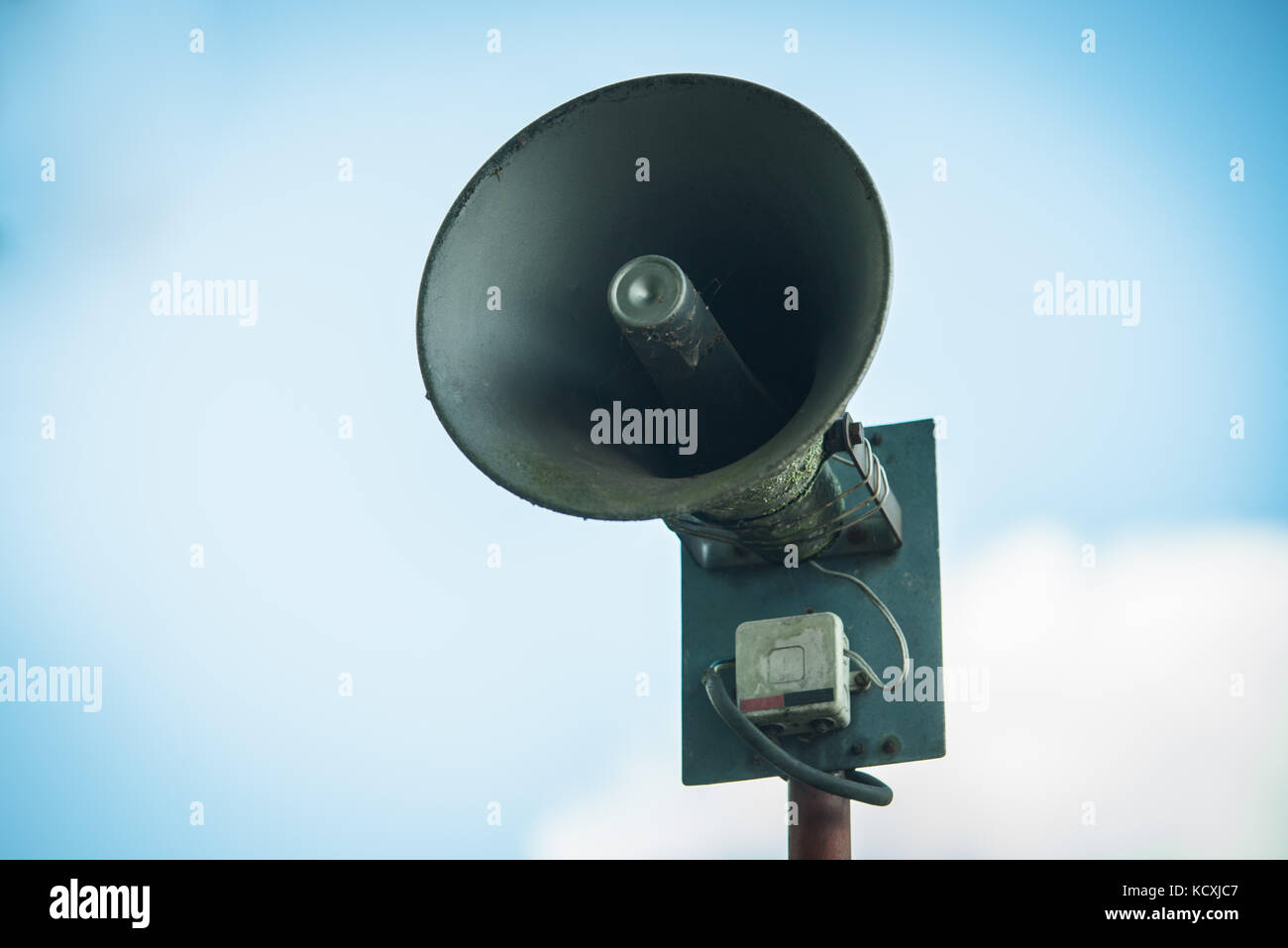 outdoor loudspeaker horn