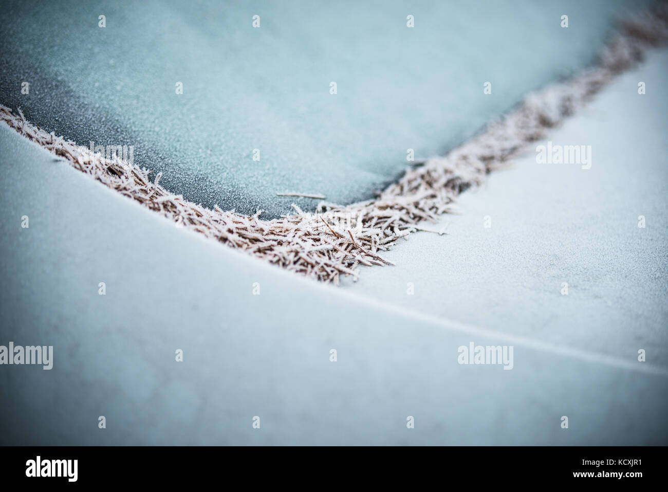 Frosty Car Window Stock Photos & Frosty Car Window Stock Images Alamy