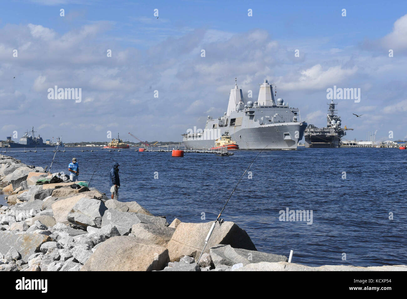 171007-N-TP832-015 JACKSONVILLE, Fla. (Oct. 7, 2017) The amphibious transport dock ship USS New York (LPD 21) departs Naval Station Mayport to provide relief efforts to the Gulf Coast region in anticipation of Hurricane Nathan. (U.S. Navy photo by Mass Communication Specialist 3rd Class Michael Lopez/Released) Stock Photo