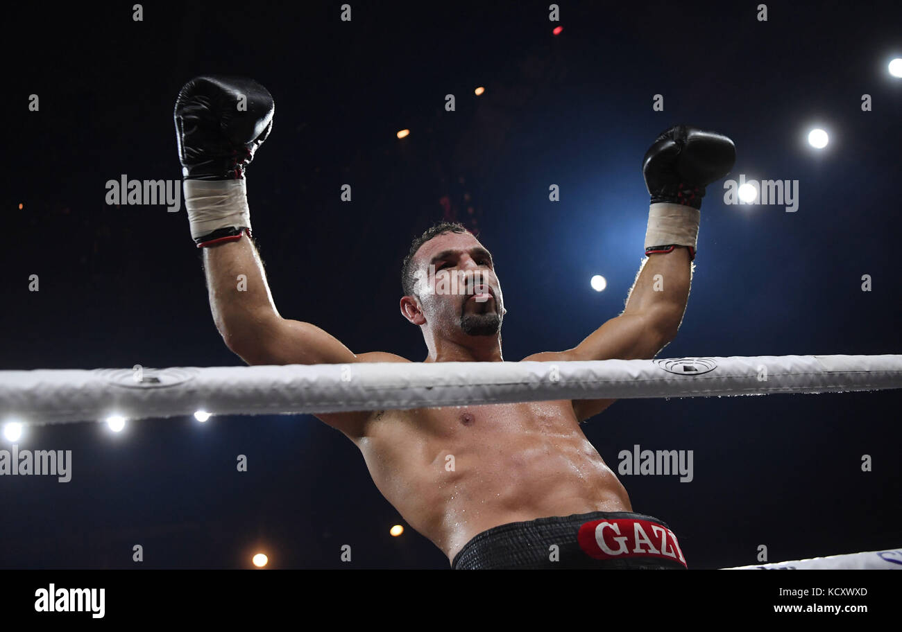 Stuttgart, Germany. 7th Oct, 2017. Firat Arslan celebrates his victory in the professional boxing match between Arslan from Germany and Valori from Argentina in Stuttgart, Germany, 7 October 2017. Credit: Marijan Murat/dpa/Alamy Live News Stock Photo