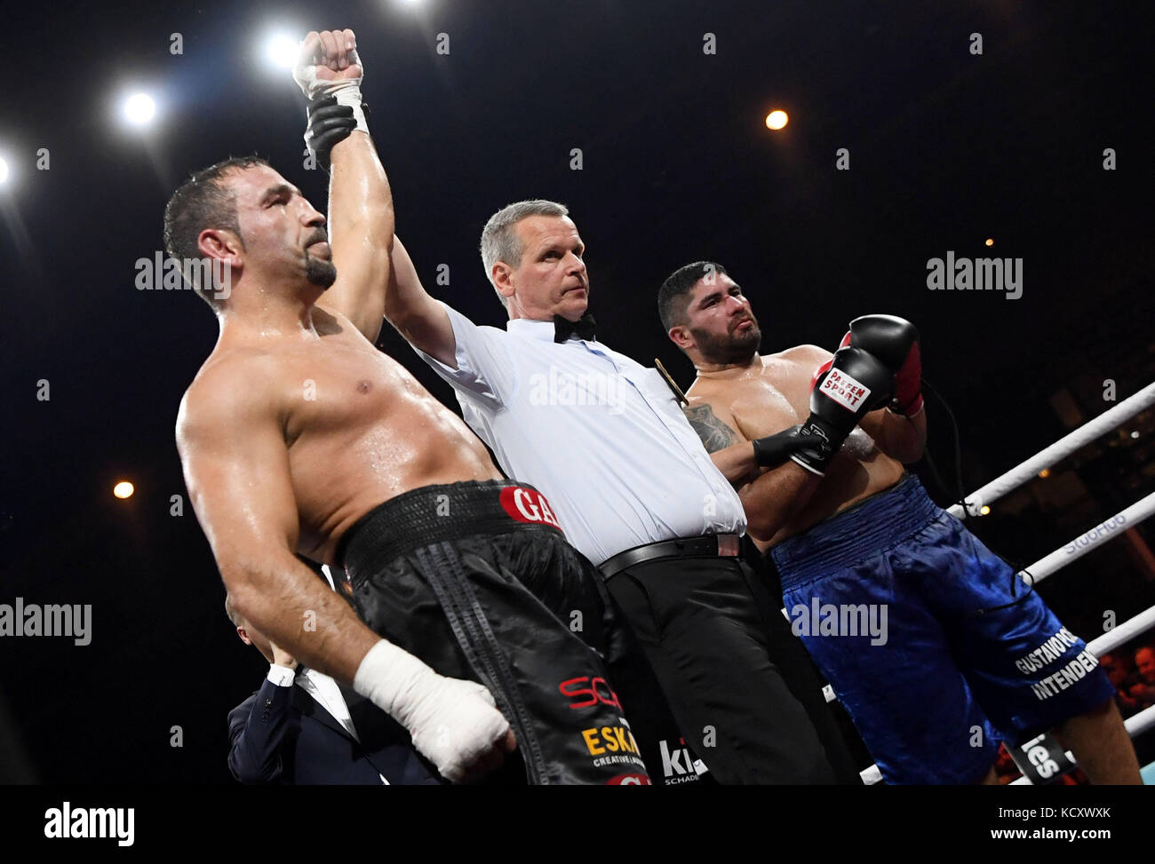 Stuttgart, Germany. 7th Oct, 2017. Firat Arslan (l) celebrates his victory in the professional boxing match between Arslan from Germany and Valori from Argentina in Stuttgart, Germany, 7 October 2017. Credit: Marijan Murat/dpa/Alamy Live News Stock Photo
