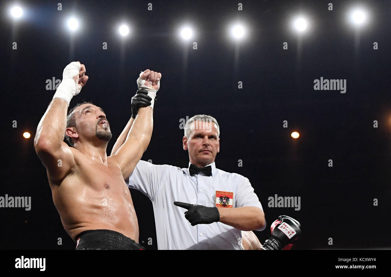 Stuttgart, Germany. 7th Oct, 2017. Firat Arslan (l) celebrates his victory in the professional boxing match between Arslan from Germany and Valori from Argentina in Stuttgart, Germany, 7 October 2017. Credit: Marijan Murat/dpa/Alamy Live News Stock Photo