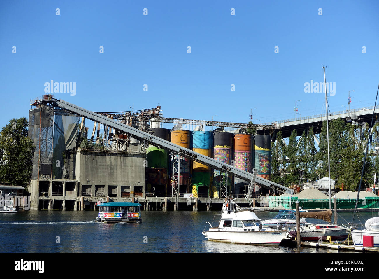Vancouver, Canada. 27th Aug, 2017. Silos of the Ocean concrete factory
