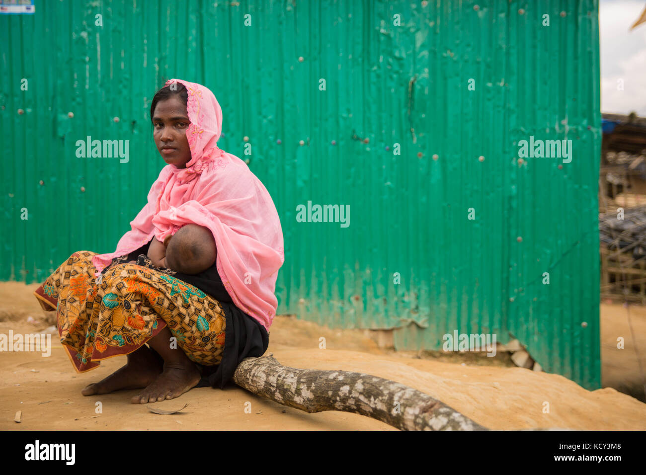 Mona, a member of the persecuted Burmese Rohingya minority, in the Kutupalong refugee camp in Bangladesh, 2 October 2017. Photo: Stefanie Glinski/dpa Stock Photo