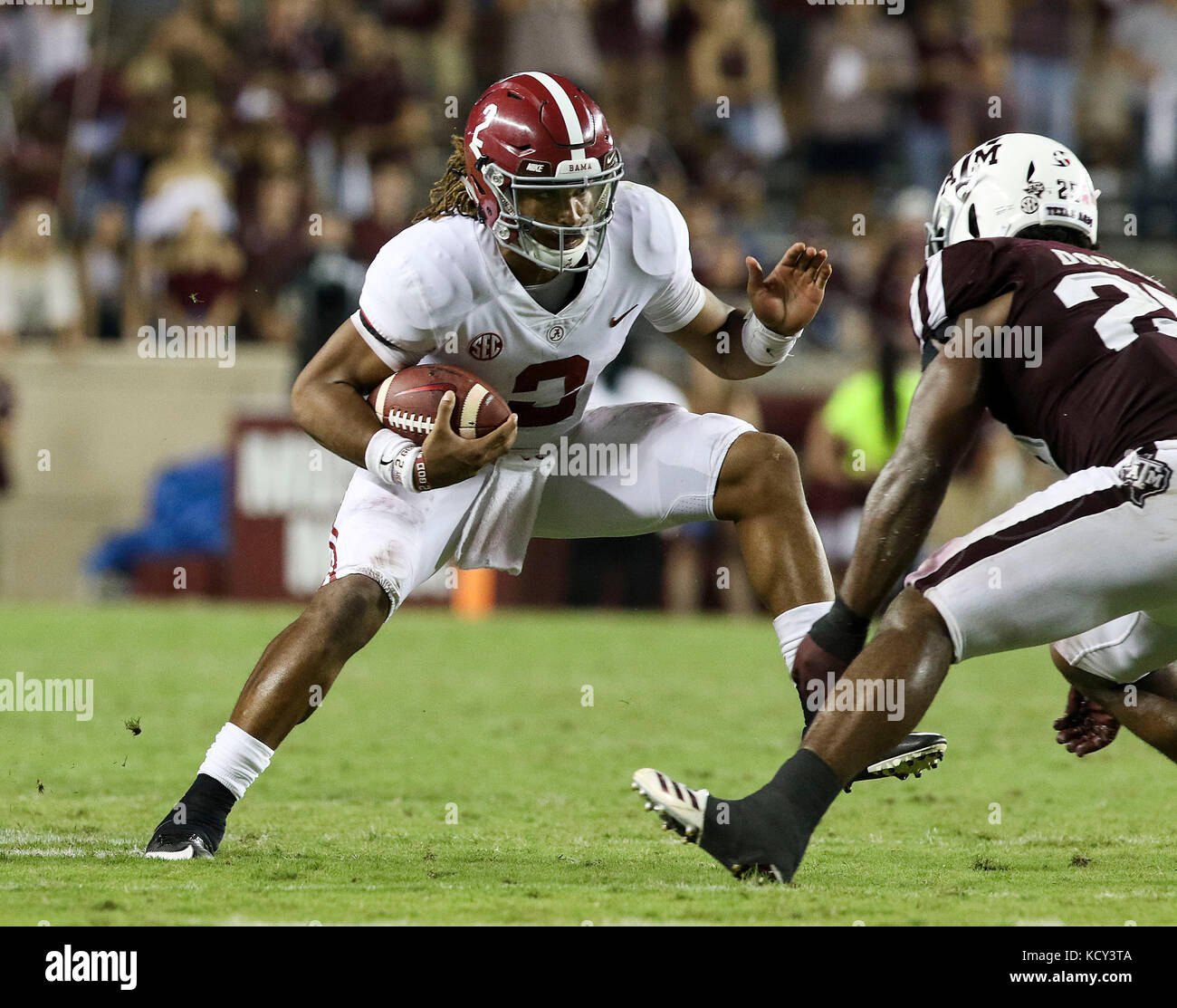 October 6, 2017: Alabama Crimson Tide quarterback Jalen Hurts (2) cuts on a run in the fourth quarter during the NCAA football game between the Alabama Crimson Tide and the Texas A&M Aggies at Kyle Field in College Station, TX; John Glaser/CSM. Stock Photo