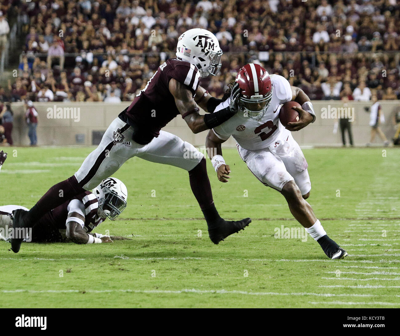 October 6, 2017: Alabama Crimson Tide wide receiver Calvin Ridley (3) runs down the sideline in the third quarterduring the NCAA football game between the Alabama Crimson Tide and the Texas A&M Aggies at Kyle Field in College Station, TX; John Glaser/CSM. Stock Photo