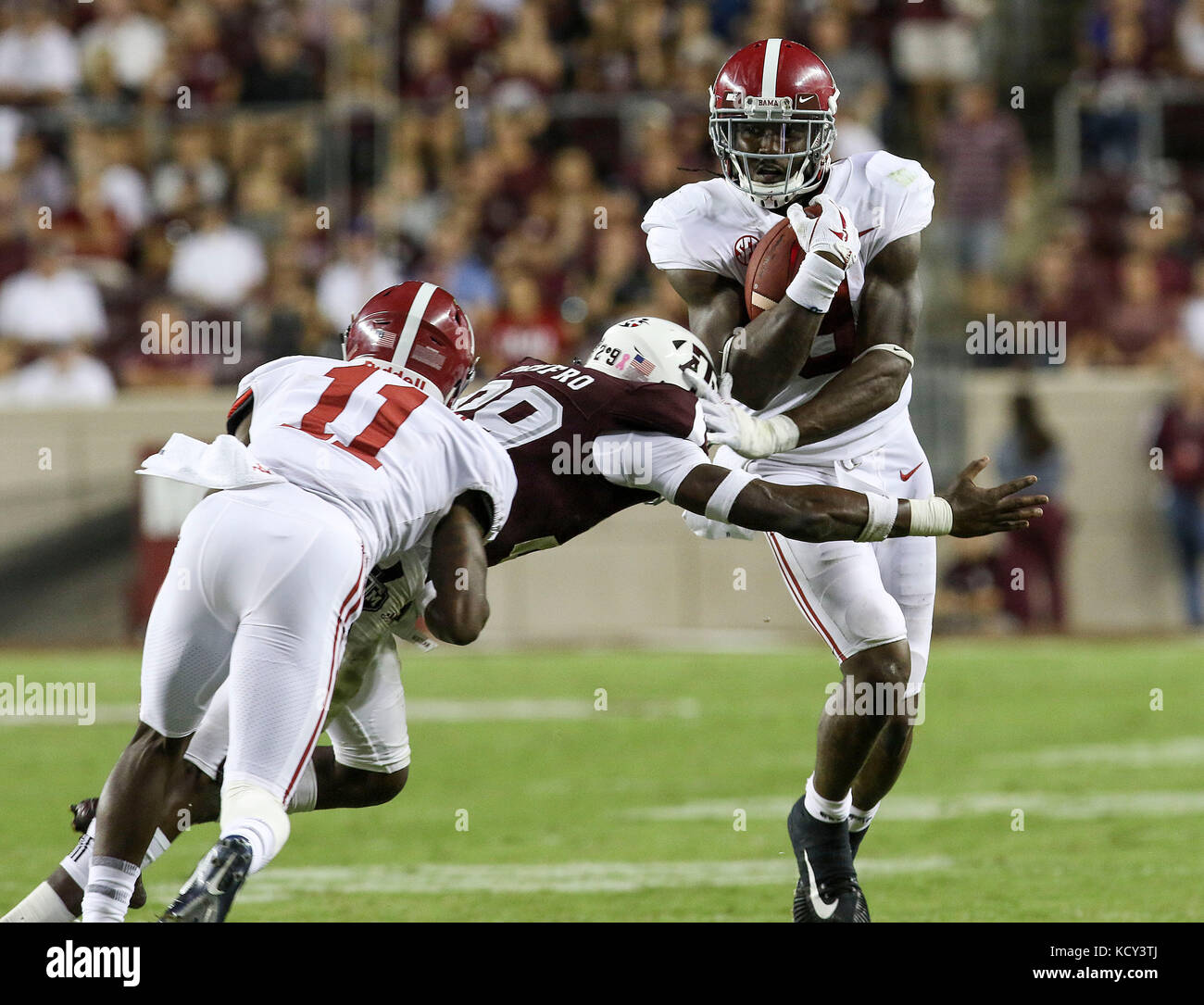 October 6, 2017: Alabama Crimson Tide running back Bo Scarbrough (9) pushes off a defender in the third quarter during the NCAA football game between the Alabama Crimson Tide and the Texas A&M Aggies at Kyle Field in College Station, TX; John Glaser/CSM. Stock Photo