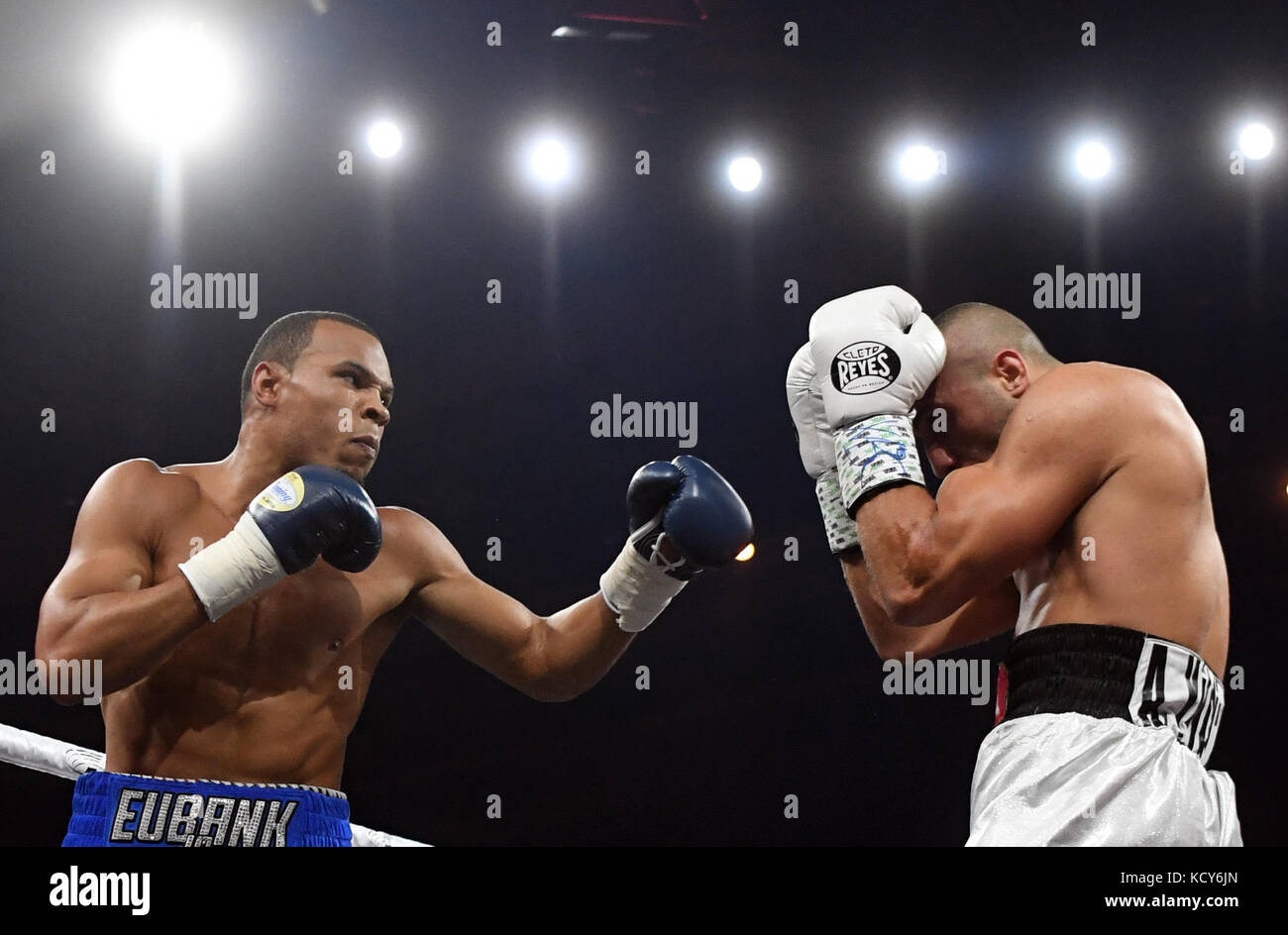 Stuttgart, Germany. 7th Oct, 2017. Chris Eubank Jr. of Great Britain and Turkey's Avni Yildirim (R) engage in action at the super middleweight quarterfinals of the IBO Boxing World Cup in Stuttgart, Germany, 7 October 2017. Credit: Marijan Murat/dpa/Alamy Live News Stock Photo