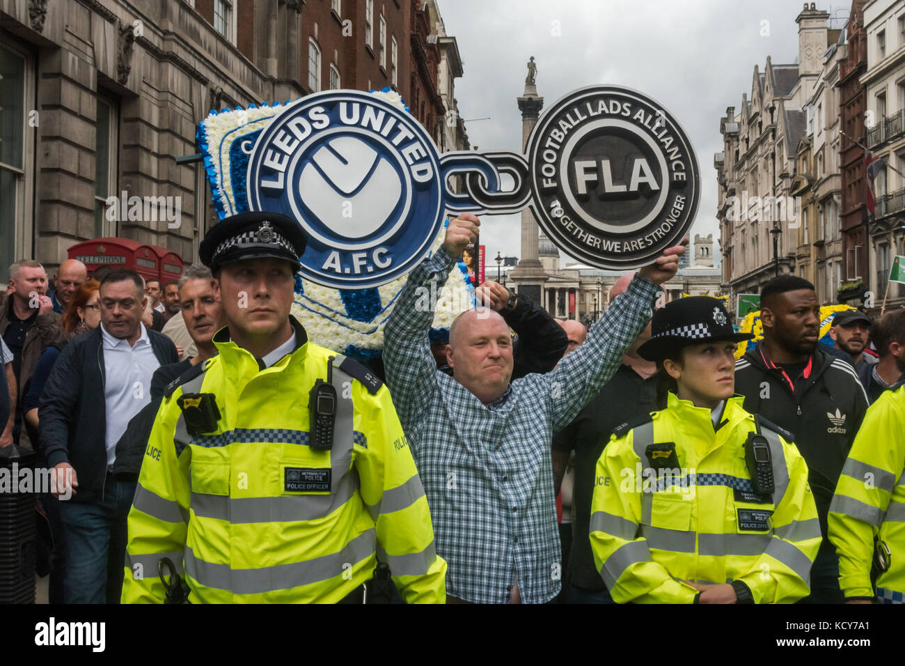 October 7, 2017 - London, UK. 7th October 2017. Police move in in large numbers to get marchers to move past Stand Up To Racism supporters handing out the flier 'Some questions for the leaders of the FLA' and continue their march . Although the FLA strongly denies accusations that they are racist and against Muslims in general, there were many former supporters of far-right groups such as the EDL among those marching. As the FLA marched past, a number of individuals came to shout abuse at those handing out the fliers, threatening them and photographers. One man pulled all of the fliers one p Stock Photo